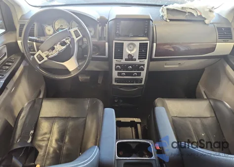 2010 Chrysler Town & Country Touring Plus из США, поврежденный, VIN 2A4RR8DX4AR495033